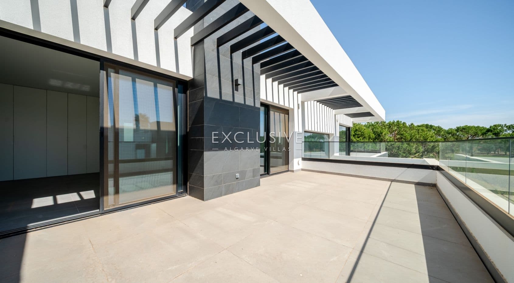 Luxuosa Moradia V4+1 com Piscina Perto do Campo de Golfe Els em Vilamoura