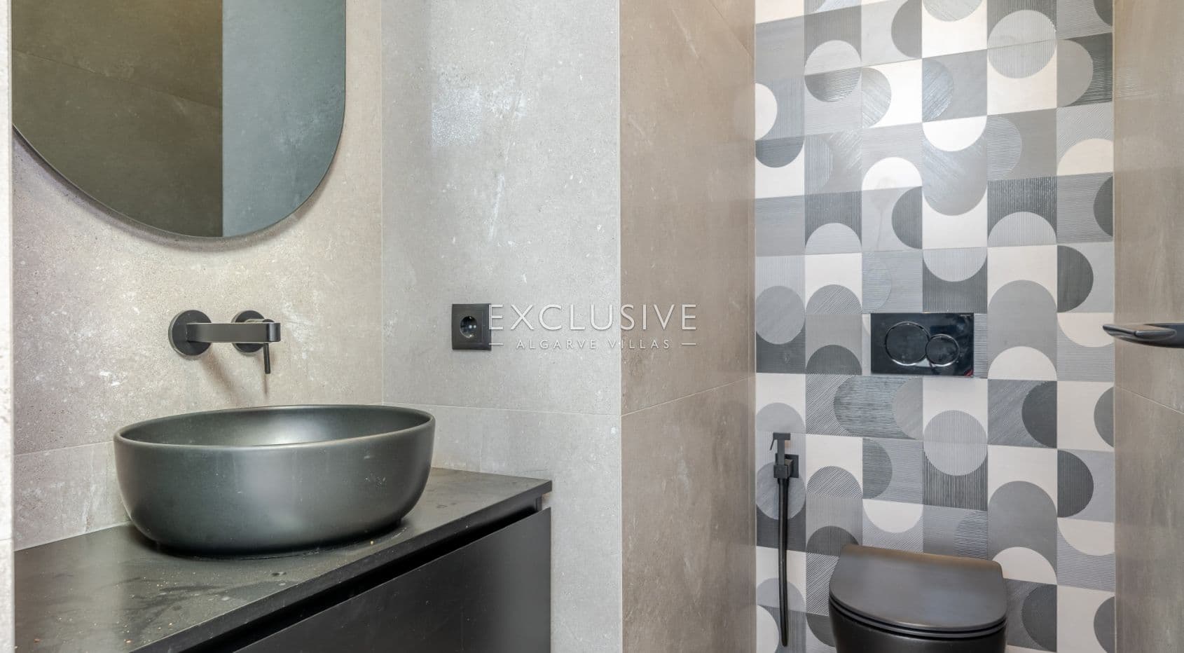 Luxuosa Moradia V4+1 com Piscina Perto do Campo de Golfe Els em Vilamoura