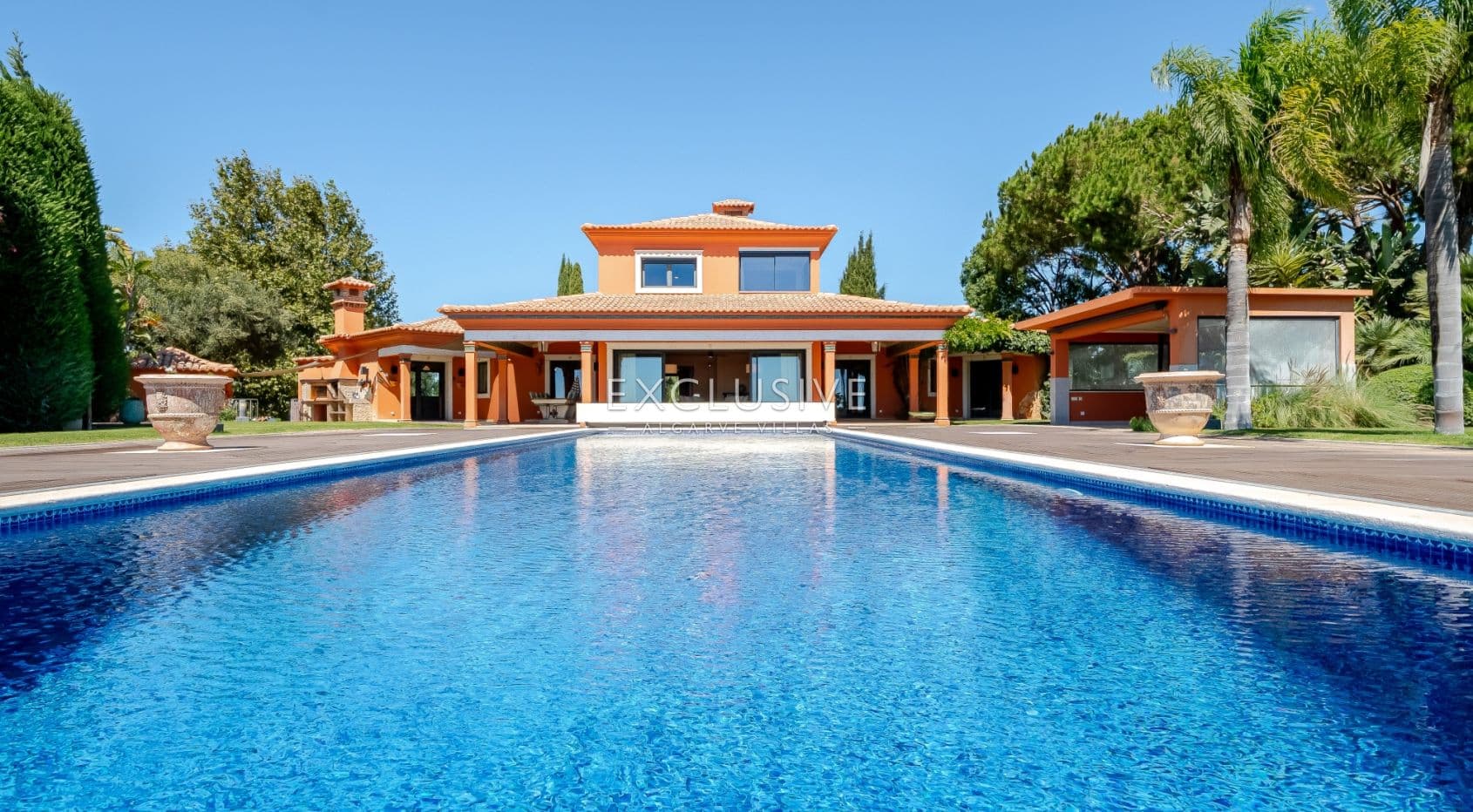 Zeitlose 5-Schlafzimmer Algarve Villa mit Meerblick und Infinity Pool in Boliqueime