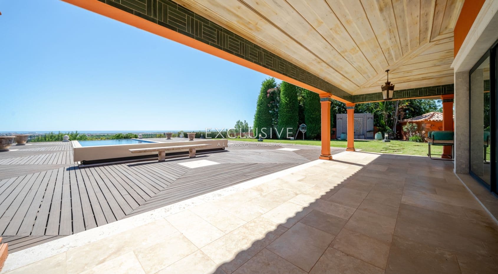 Zeitlose 5-Schlafzimmer Algarve Villa mit Meerblick und Infinity Pool in Boliqueime