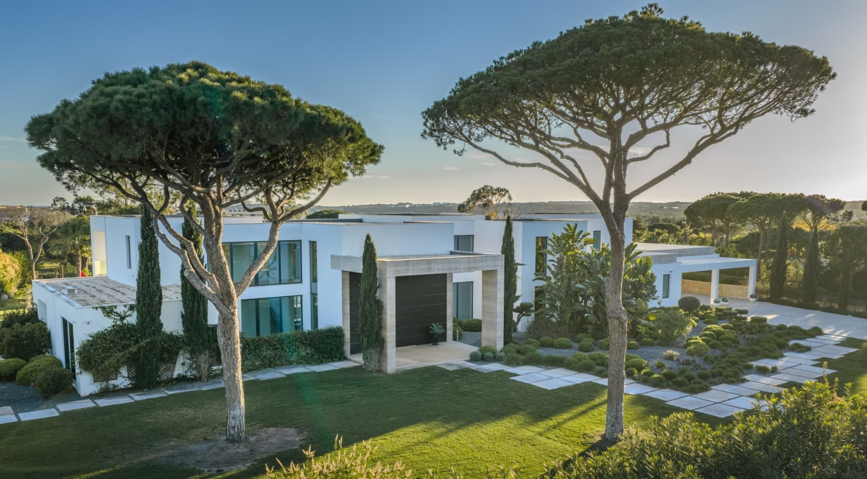 Sophisticated 5+3 Bedroom Villa in Vilamoura’s Prestigious Pinhal Velho