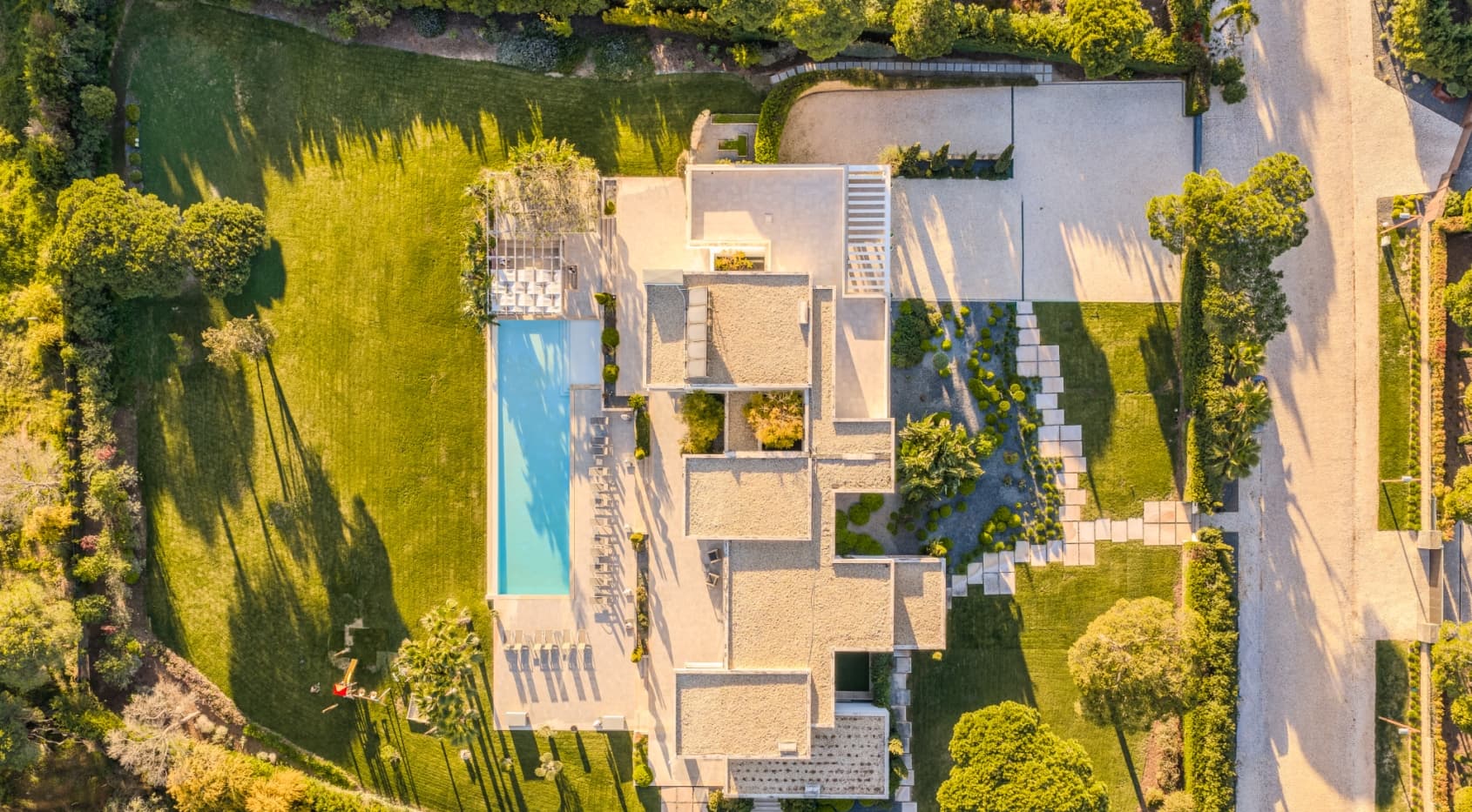 Sophisticated 5+3 Bedroom Villa in Vilamoura’s Prestigious Pinhal Velho