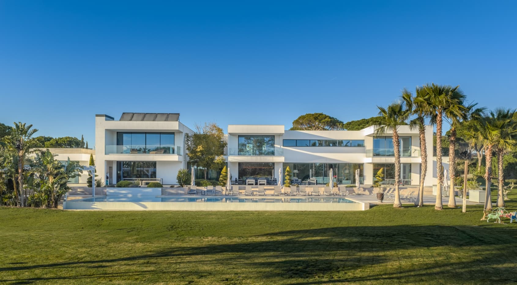 Sophisticated 5+3 Bedroom Villa in Vilamoura’s Prestigious Pinhal Velho