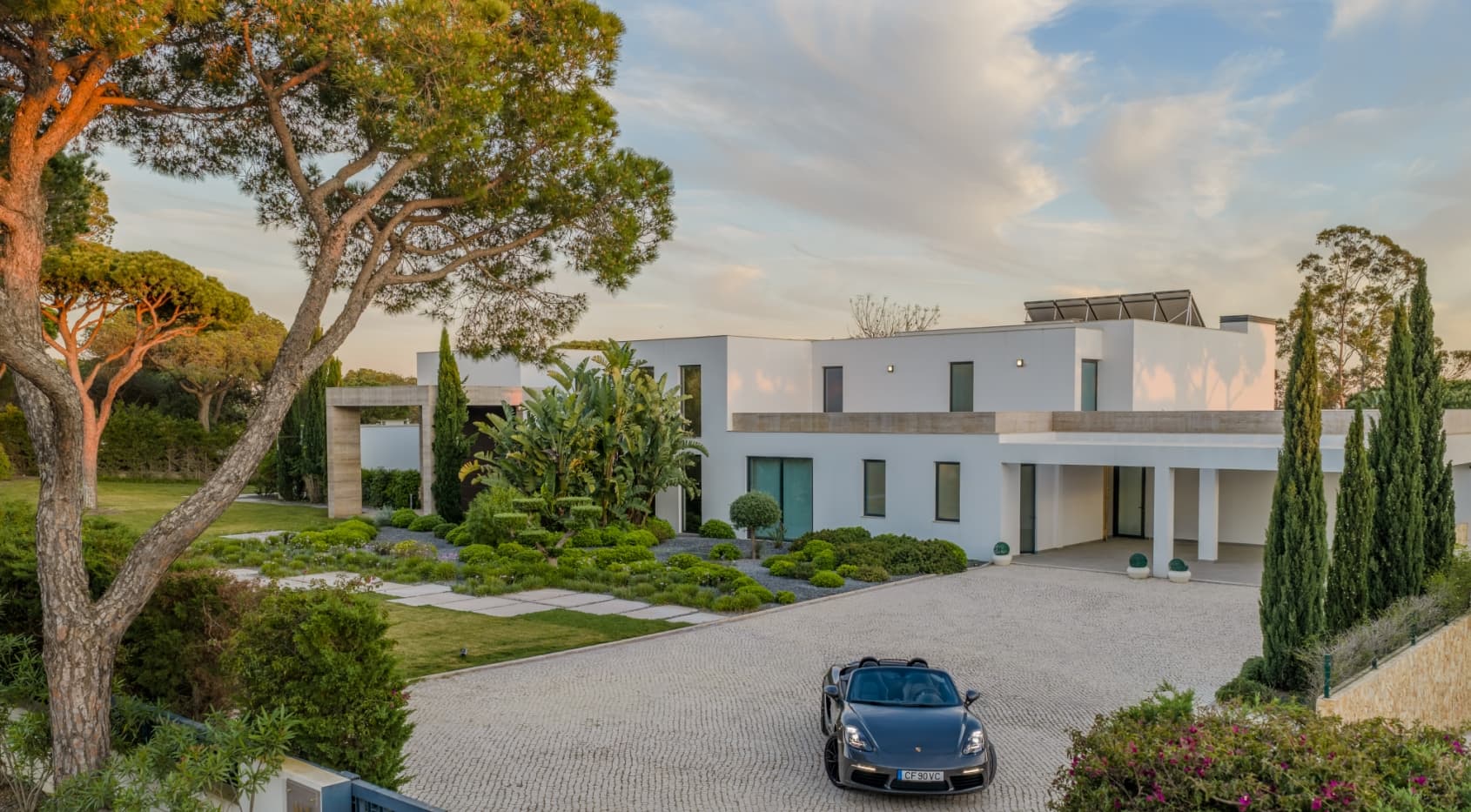 Sophisticated 5+3 Bedroom Villa in Vilamoura’s Prestigious Pinhal Velho
