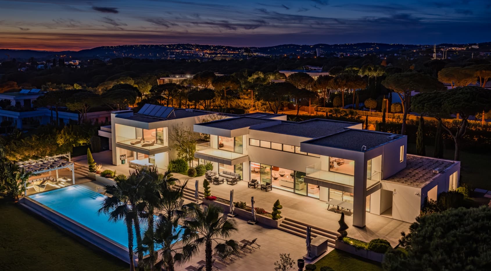 Sophisticated 5+3 Bedroom Villa in Vilamoura’s Prestigious Pinhal Velho