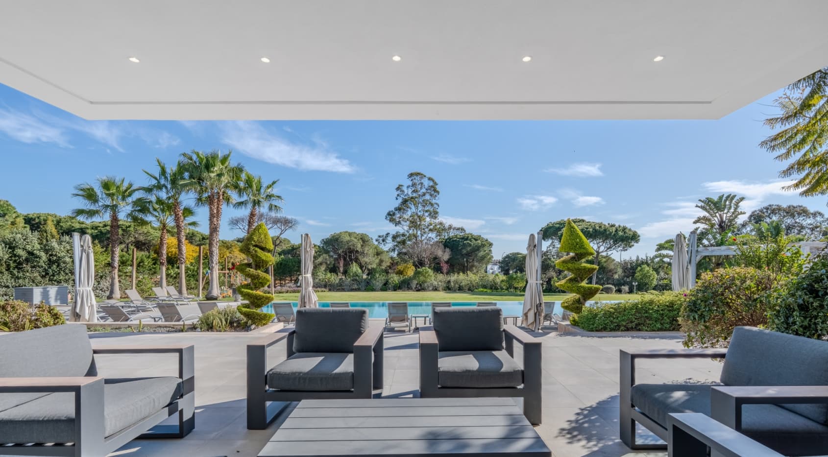 Sophisticated 5+3 Bedroom Villa in Vilamoura’s Prestigious Pinhal Velho