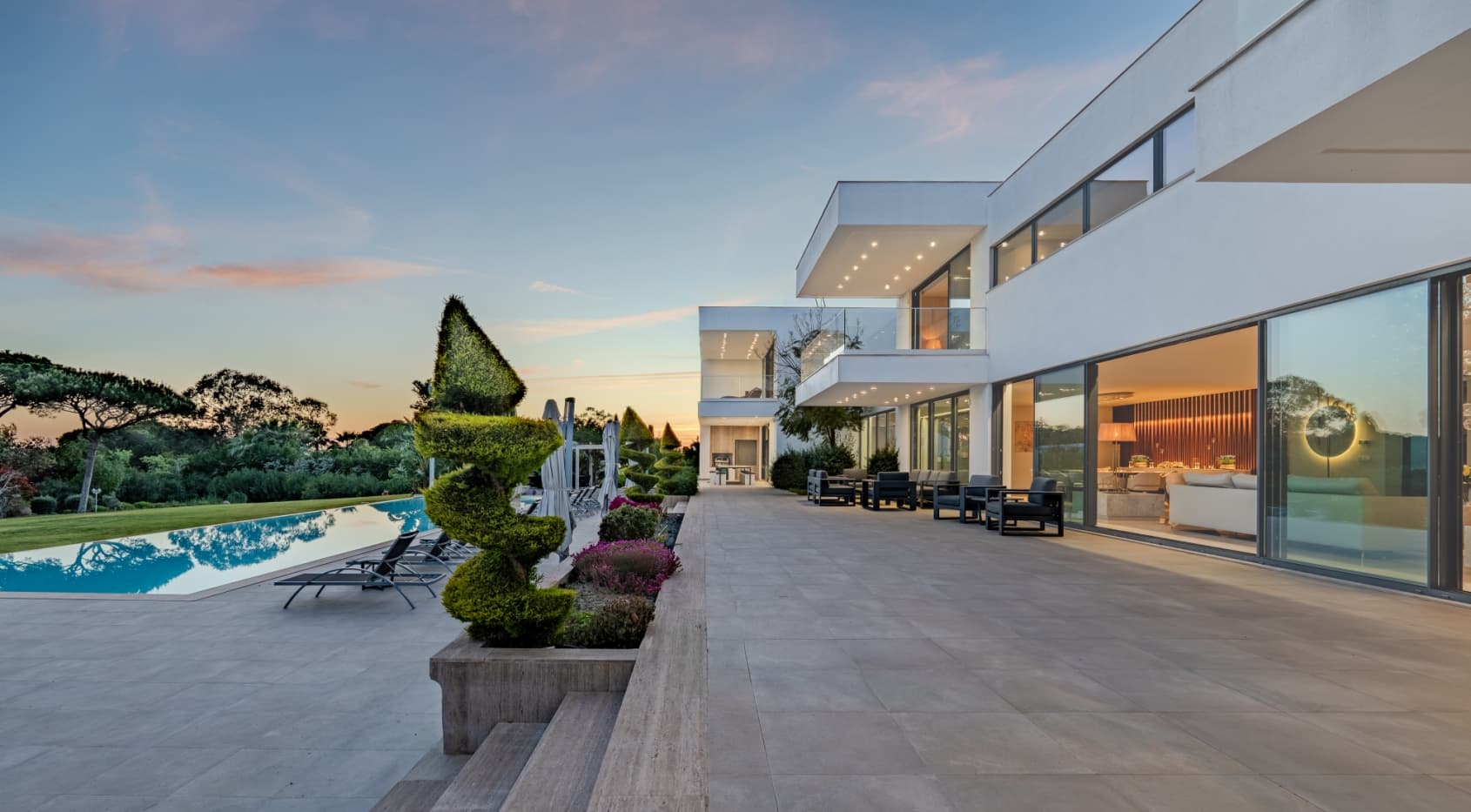 Sophisticated 5+3 Bedroom Villa in Vilamoura’s Prestigious Pinhal Velho