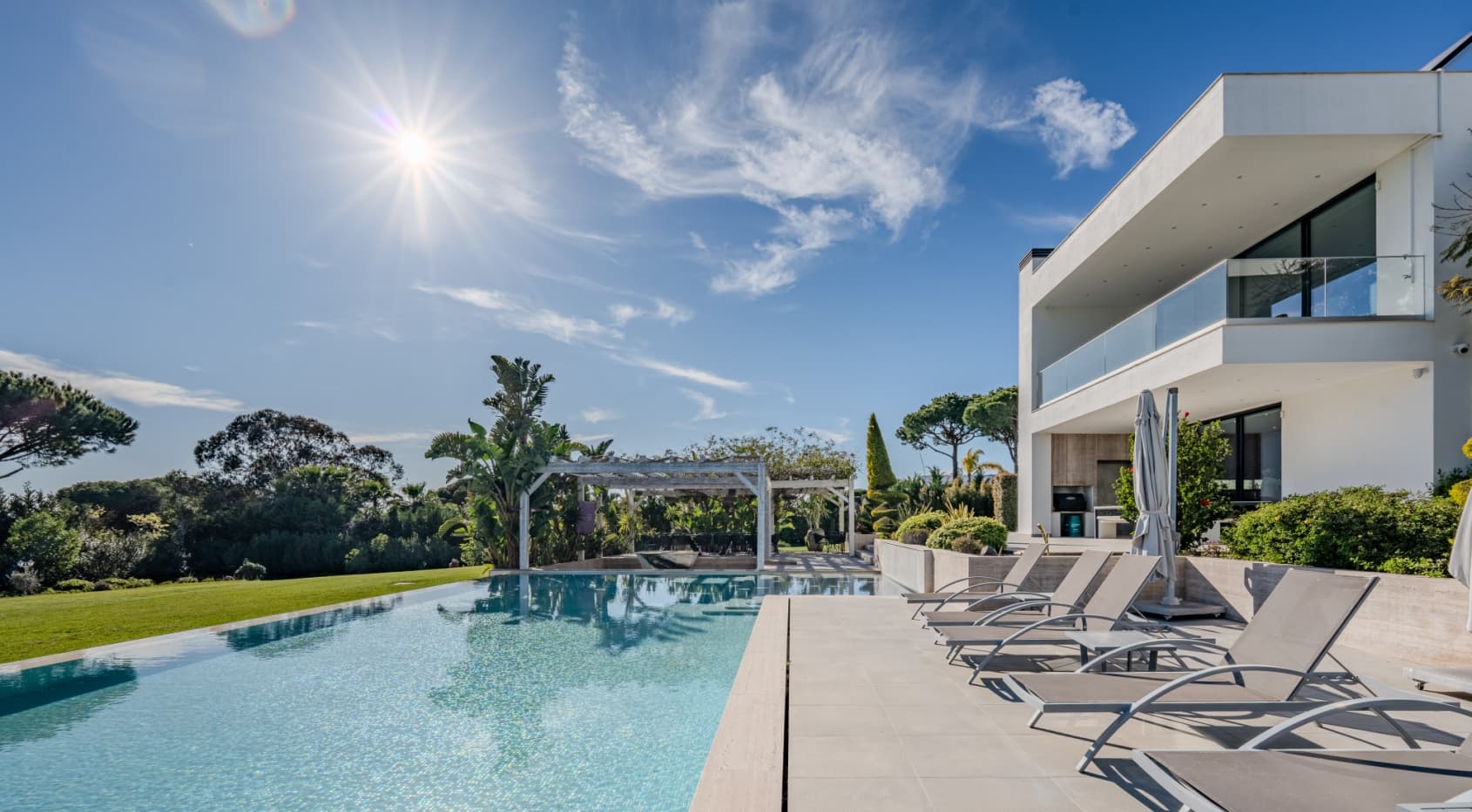 Sophisticated 5+3 Bedroom Villa in Vilamoura’s Prestigious Pinhal Velho