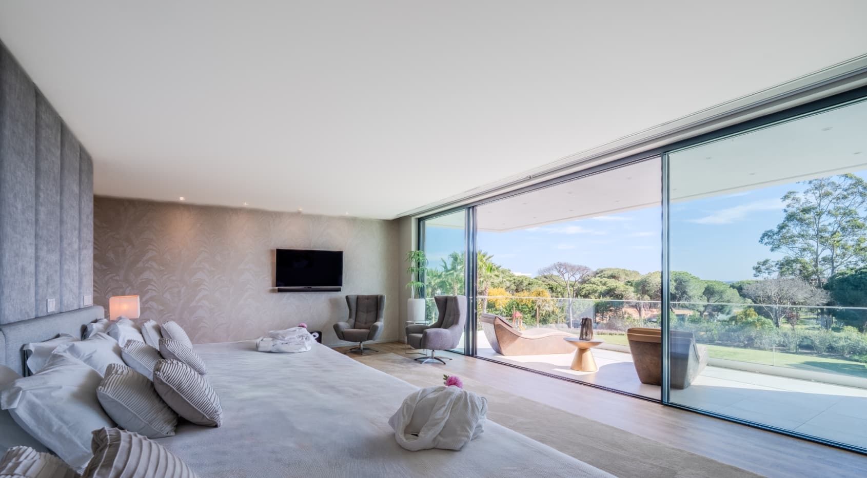 Sophisticated 5+3 Bedroom Villa in Vilamoura’s Prestigious Pinhal Velho