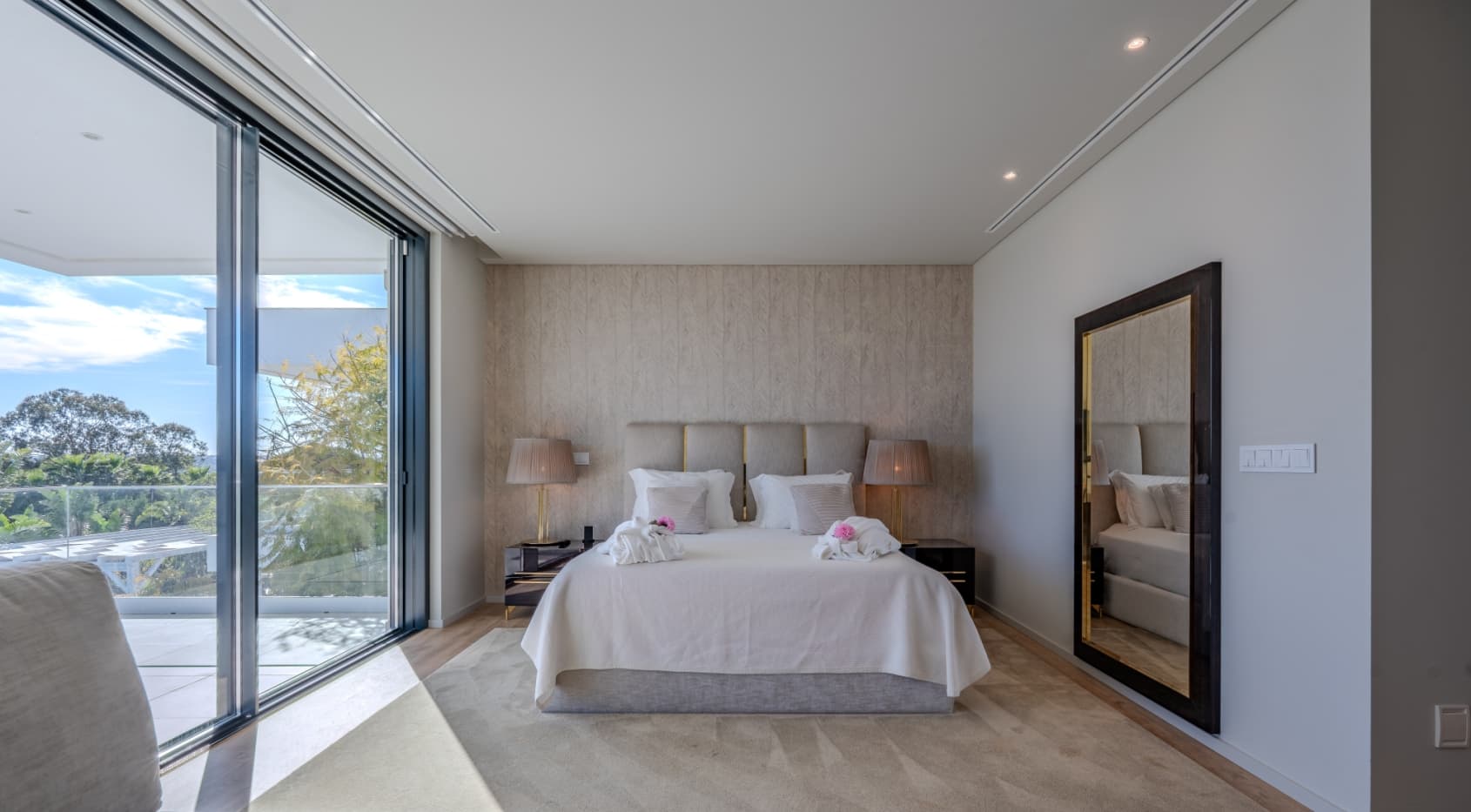 Sophisticated 5+3 Bedroom Villa in Vilamoura’s Prestigious Pinhal Velho