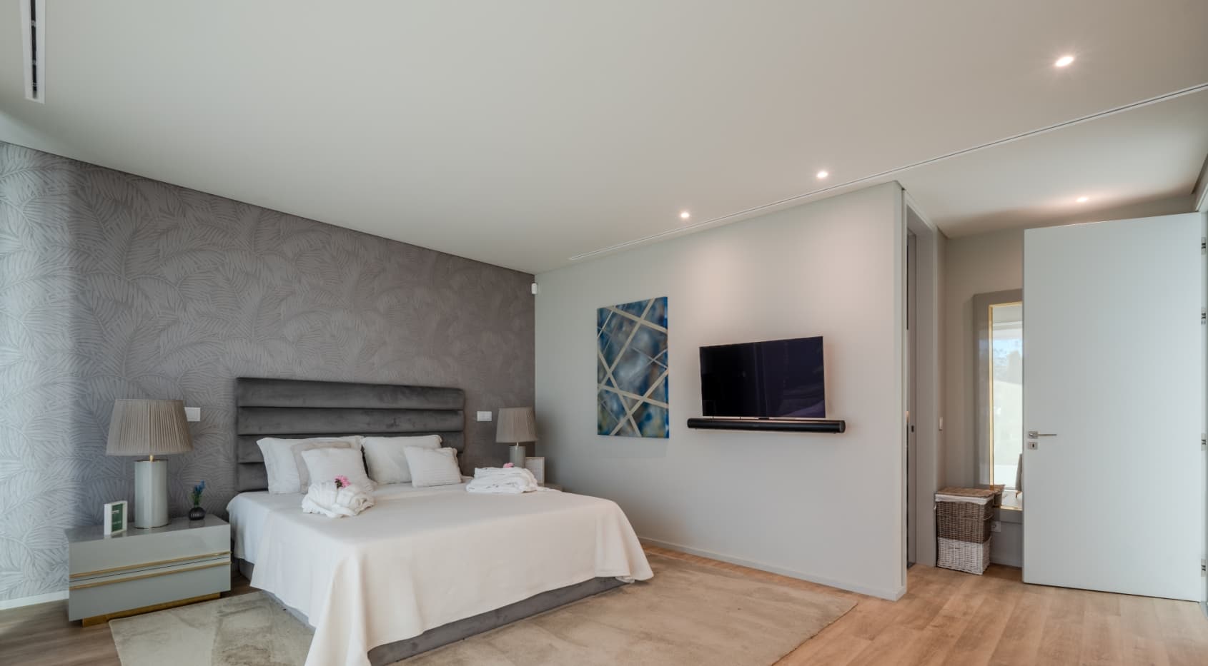 Sophisticated 5+3 Bedroom Villa in Vilamoura’s Prestigious Pinhal Velho