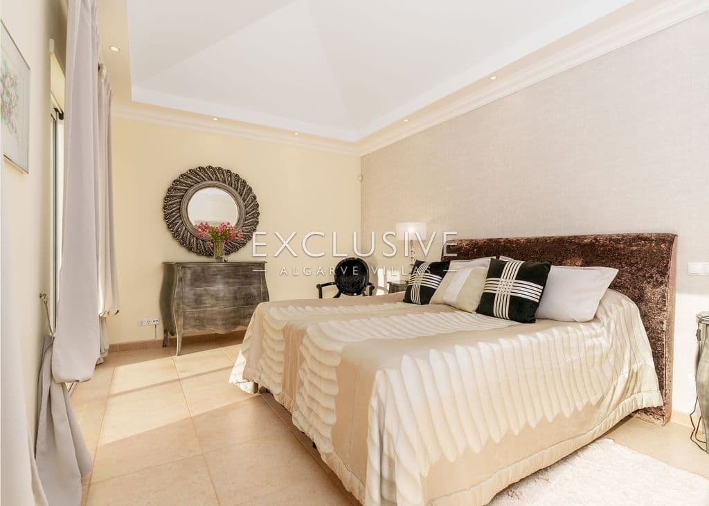 Elegante 4-Schlafzimmer-Villa mit privatem Golfplatzzugang im Vila Sol Resort, Zentrala