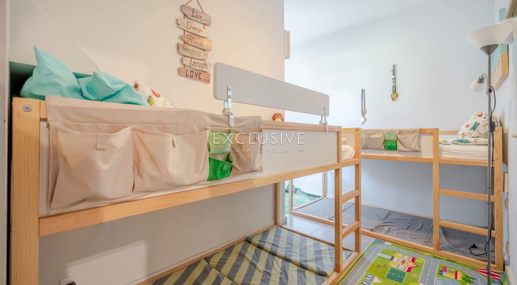 Sie eine Wohnung im ersten Stock mit drei Schlafzimmern in Pinhal da Marina, Vilamoura
