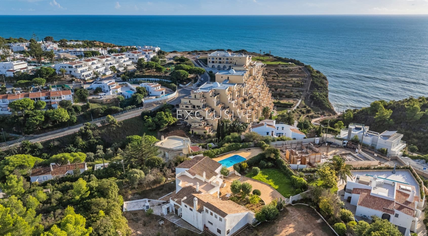Te renoveren huis met groot perceel dichtbij het strand in Carvoeiro