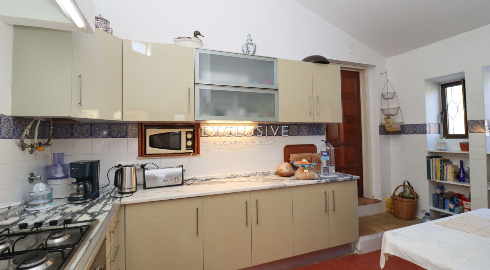 Te renoveren huis met groot perceel dichtbij het strand in Carvoeiro