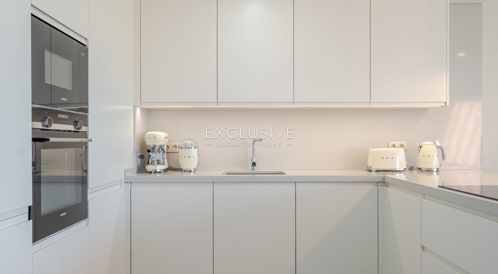 Modernes Apartment mit zwei Schlafzimmern in Quarteira, nur wenige Schritte vom Meer entfernt