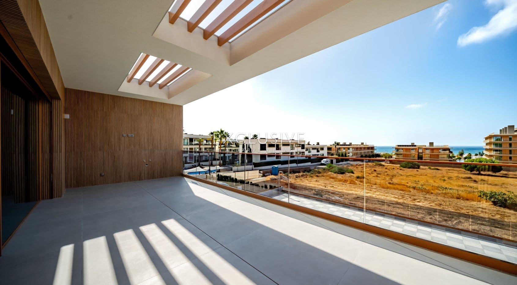 Modernes Apartment mit zwei Schlafzimmern in Quarteira, nur wenige Schritte vom Meer entfernt