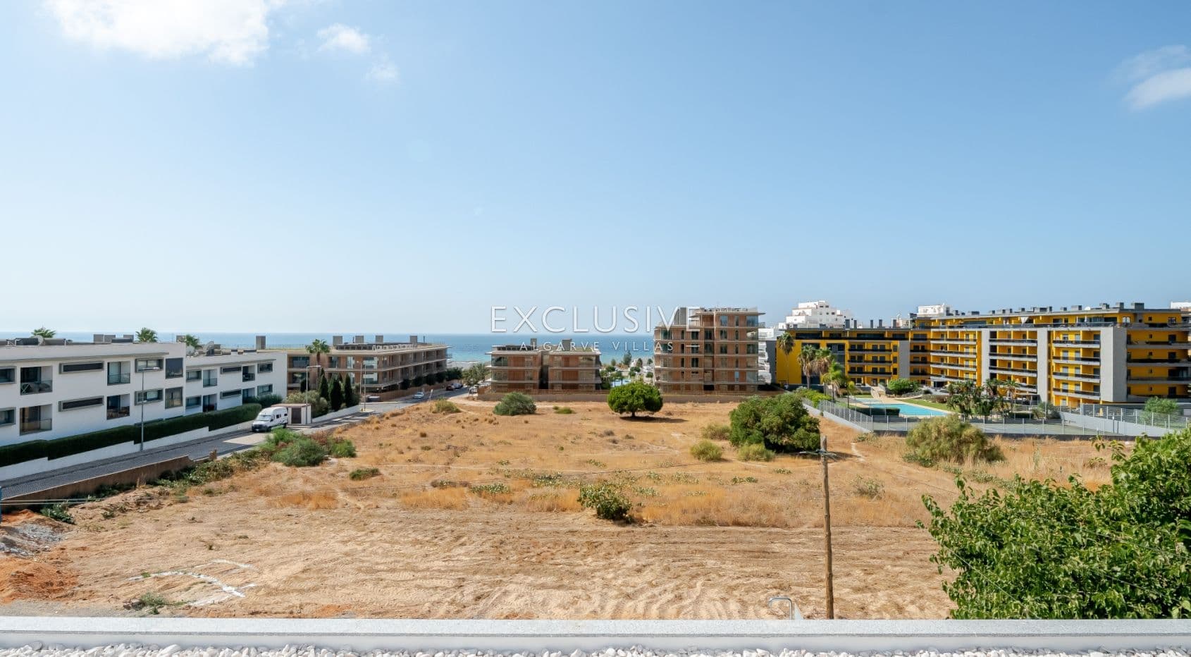 Modernes Apartment mit zwei Schlafzimmern in Quarteira, nur wenige Schritte vom Meer entfernt