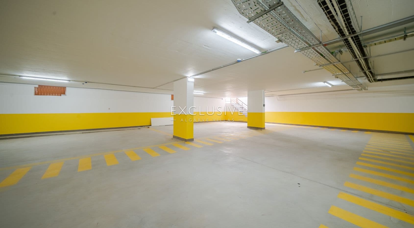Modernes Apartment mit zwei Schlafzimmern in Quarteira, nur wenige Schritte vom Meer entfernt