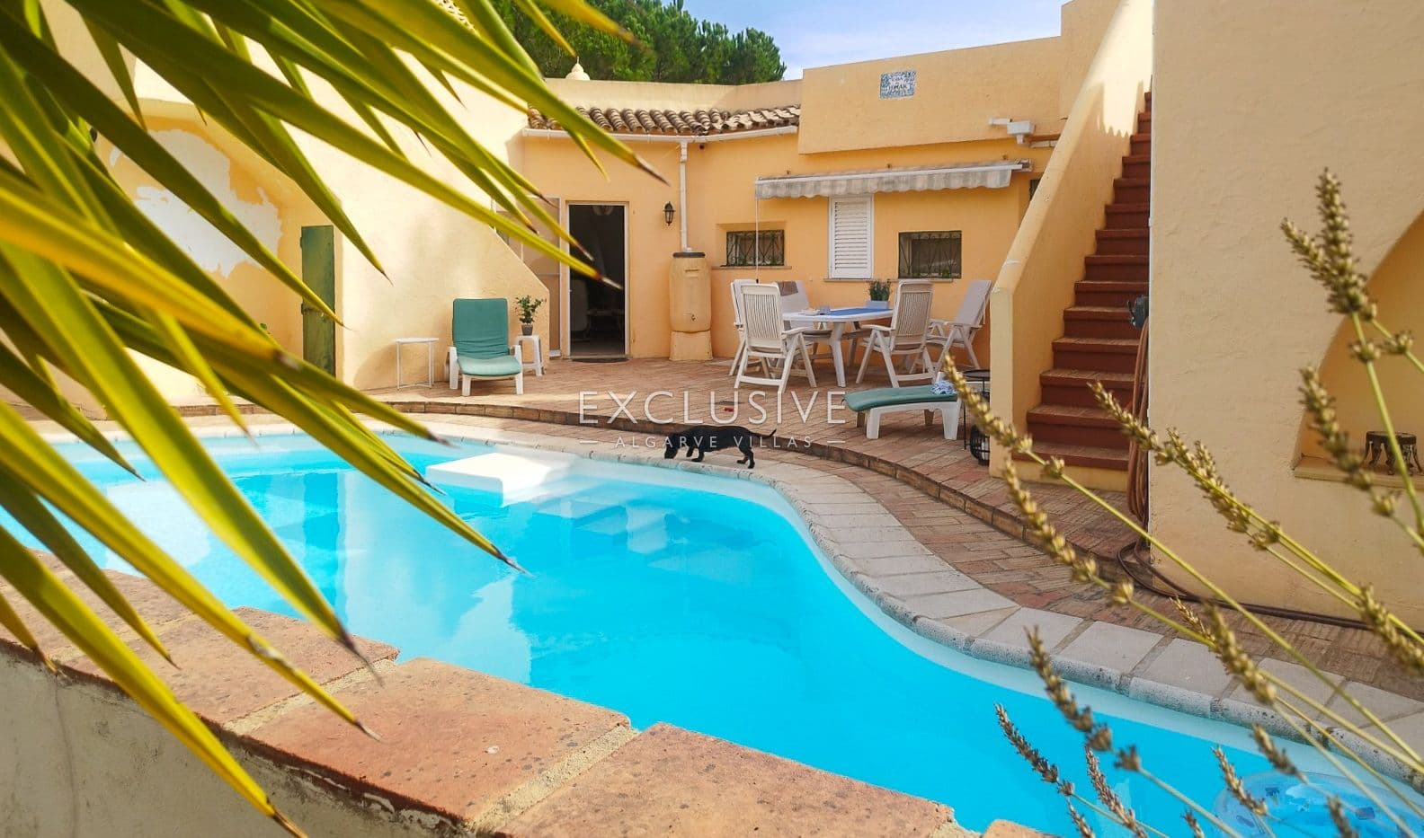 Detached 4 Bedrooms Villa with Pool and Large Plot in Alcantarilha, Silves