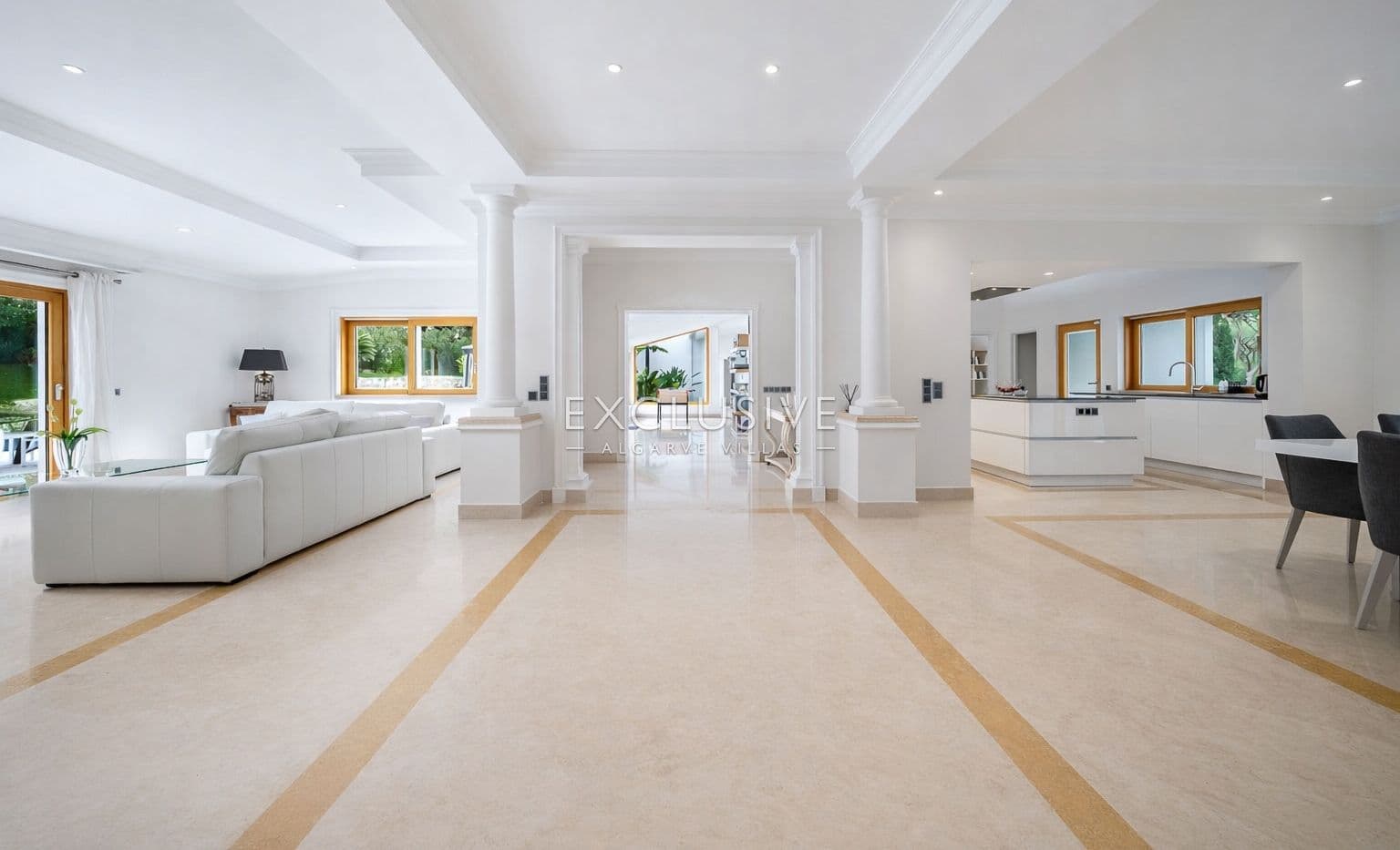 een luxe villa met 4+1 slaapkamers in de prestigieuze wijk Old Course in Vilamoura