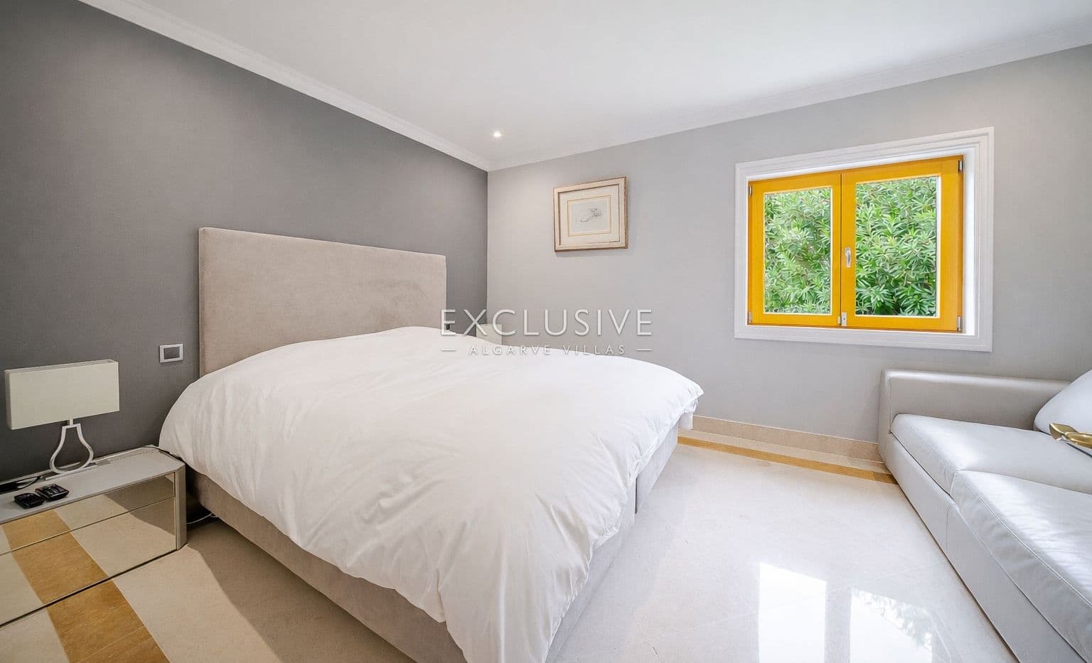 een luxe villa met 4+1 slaapkamers in de prestigieuze wijk Old Course in Vilamoura
