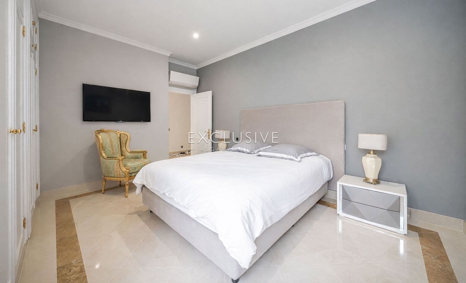 een luxe villa met 4+1 slaapkamers in de prestigieuze wijk Old Course in Vilamoura