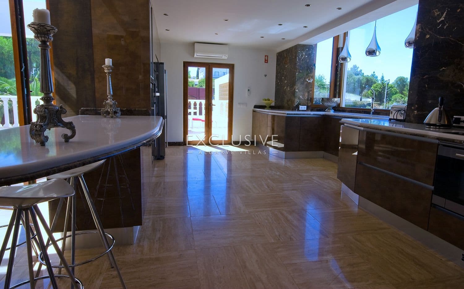 7-Schlafzimmer-Villa mit Vermietungspotenzial in der Nähe Centeanes Strand, Carvoeiro