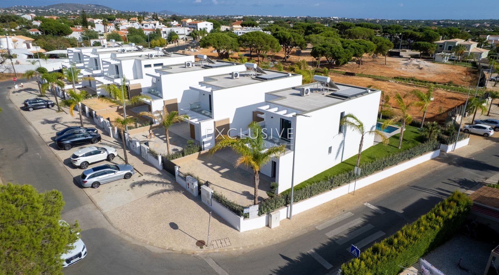 Sie neue, moderne Villen mit 3 Schlafzimmern, die Eleganz und Komfort vereinen, in Quarteira