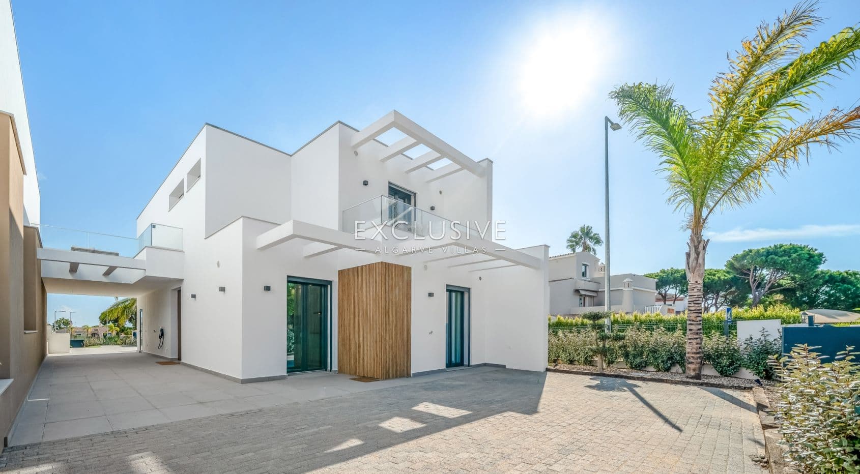 Sie neue, moderne Villen mit 3 Schlafzimmern, die Eleganz und Komfort vereinen, in Quarteira