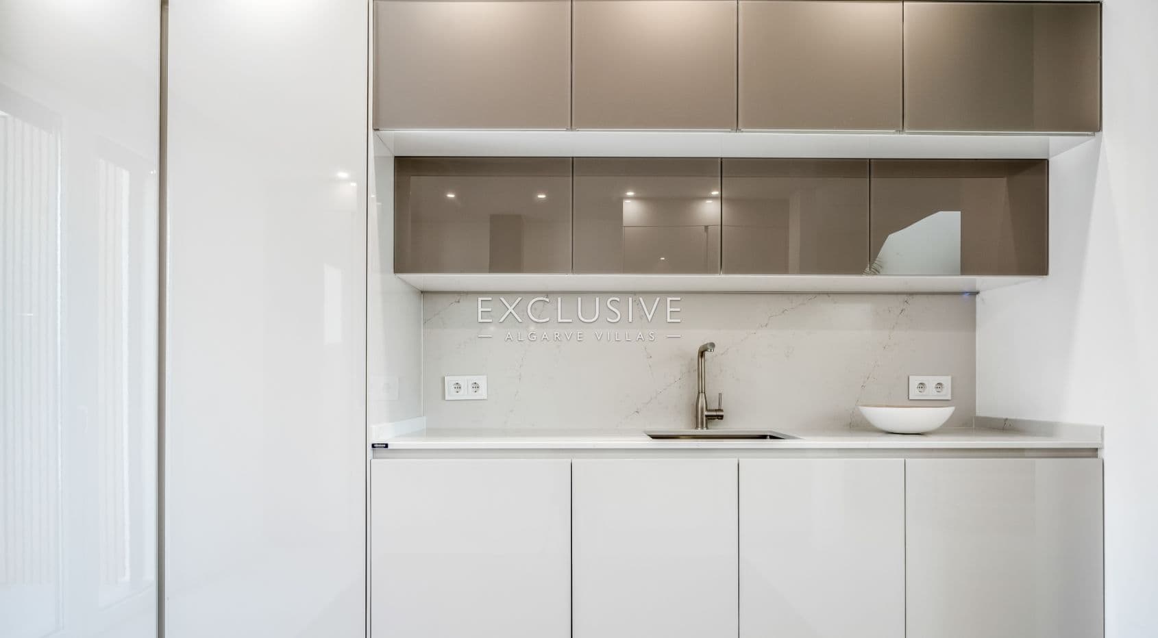 Sie neue, moderne Villen mit 3 Schlafzimmern, die Eleganz und Komfort vereinen, in Quarteira