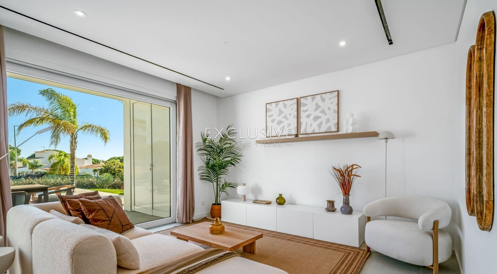 Sie neue, moderne Villen mit 3 Schlafzimmern, die Eleganz und Komfort vereinen, in Quarteira