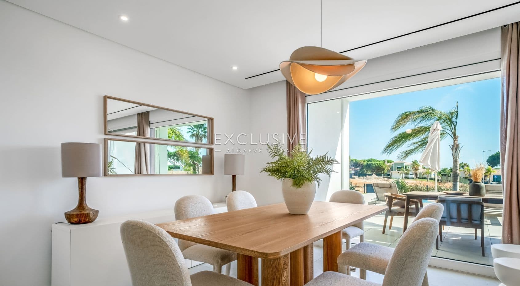 Sie neue, moderne Villen mit 3 Schlafzimmern, die Eleganz und Komfort vereinen, in Quarteira