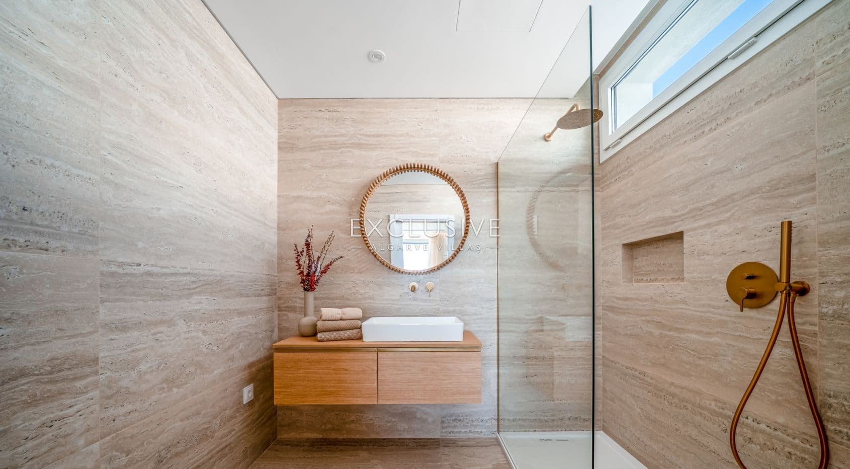 Sie neue, moderne Villen mit 3 Schlafzimmern, die Eleganz und Komfort vereinen, in Quarteira