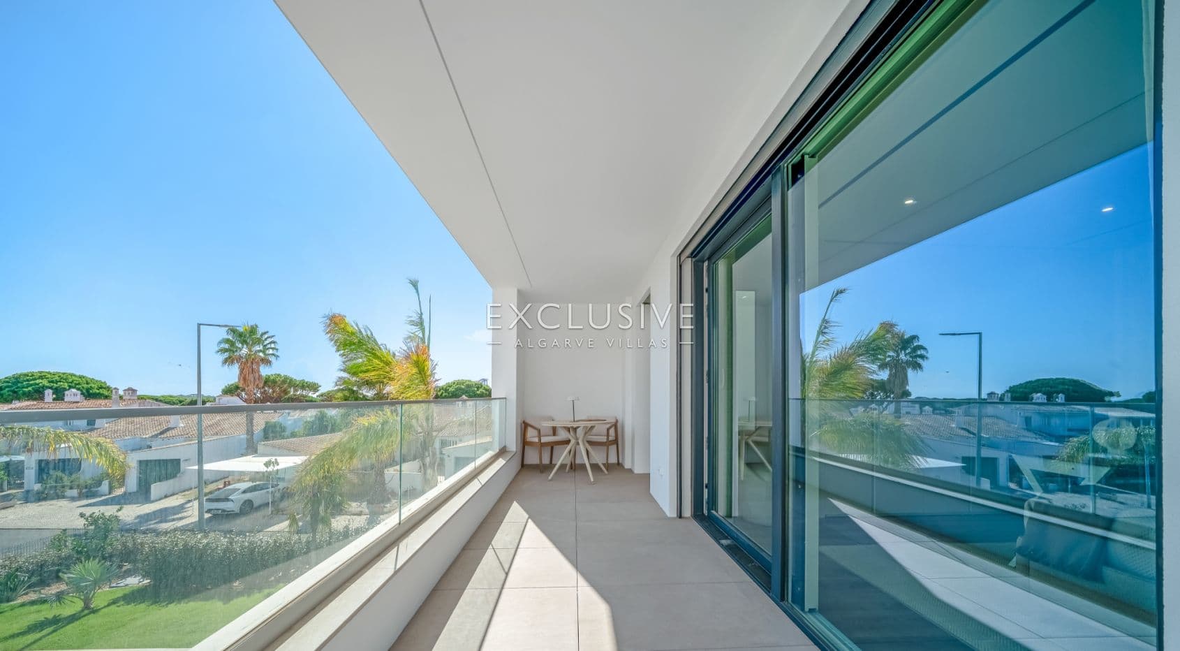 Sie neue, moderne Villen mit 3 Schlafzimmern, die Eleganz und Komfort vereinen, in Quarteira
