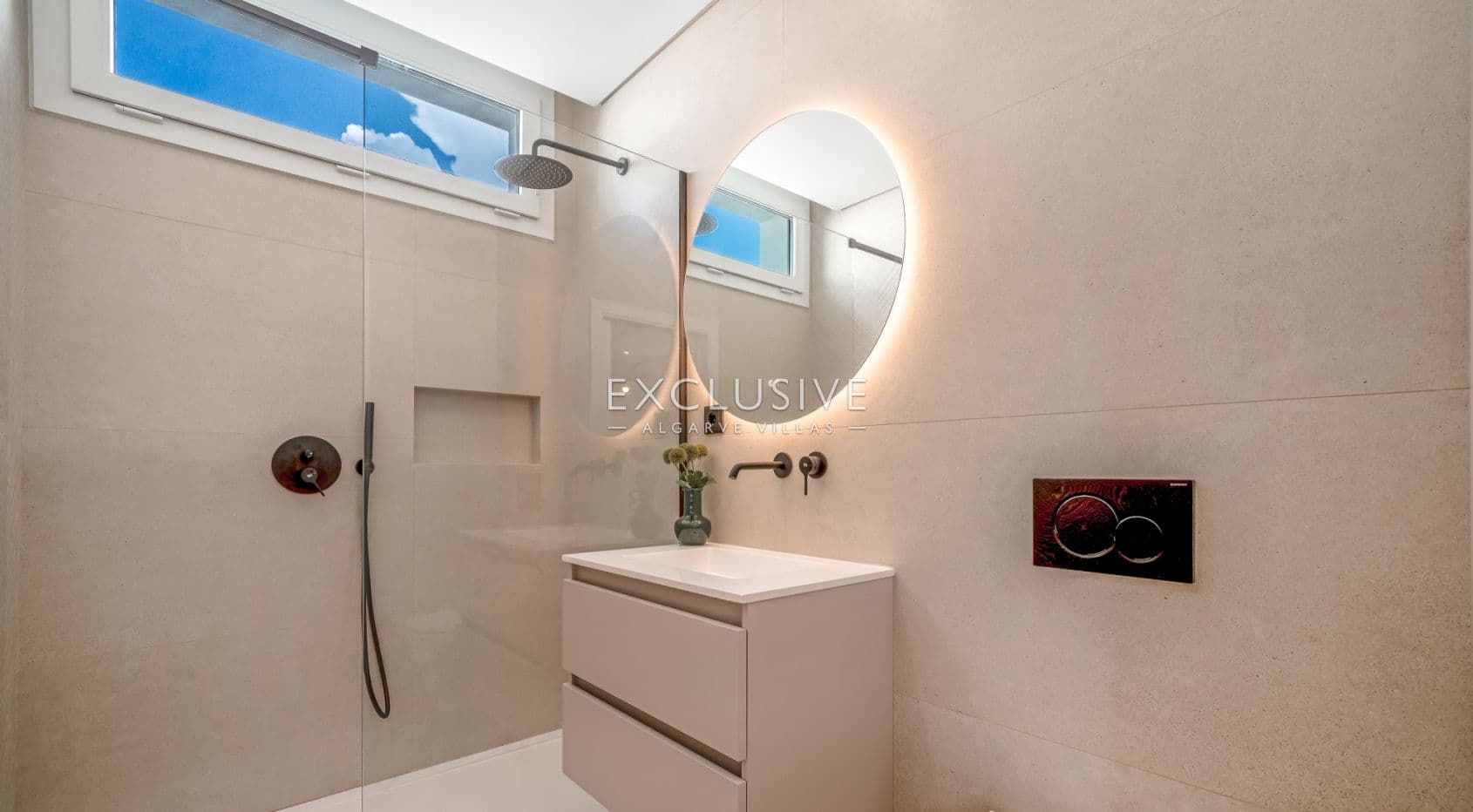 Sie neue, moderne Villen mit 3 Schlafzimmern, die Eleganz und Komfort vereinen, in Quarteira