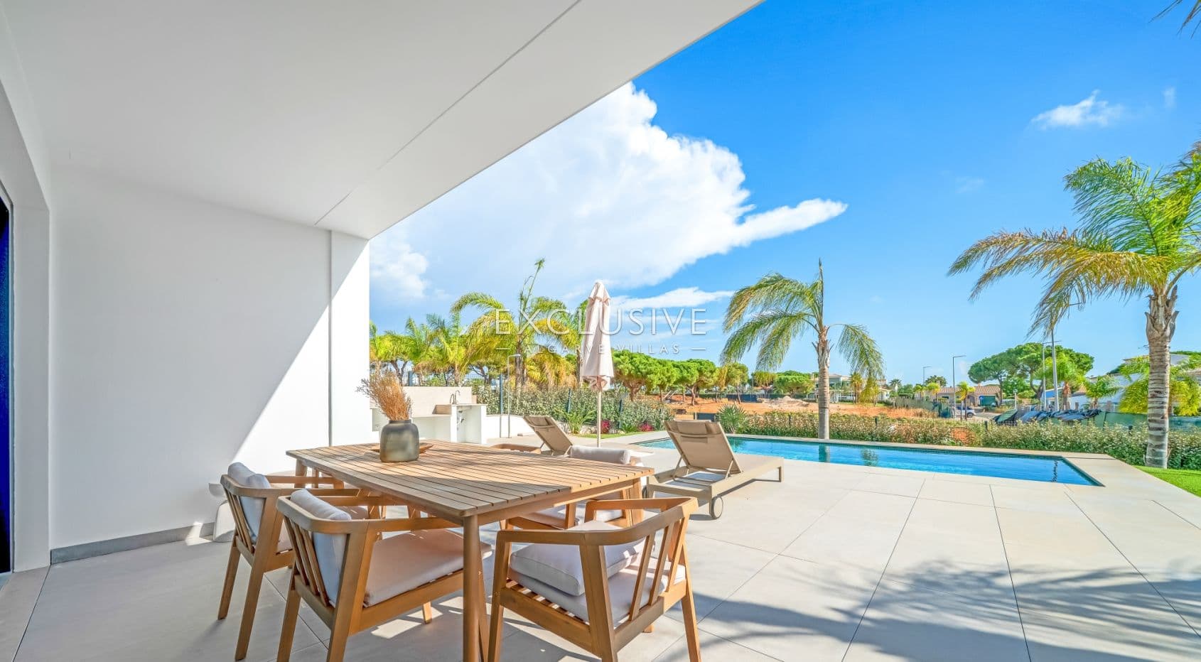 Sie neue, moderne Villen mit 3 Schlafzimmern, die Eleganz und Komfort vereinen, in Quarteira