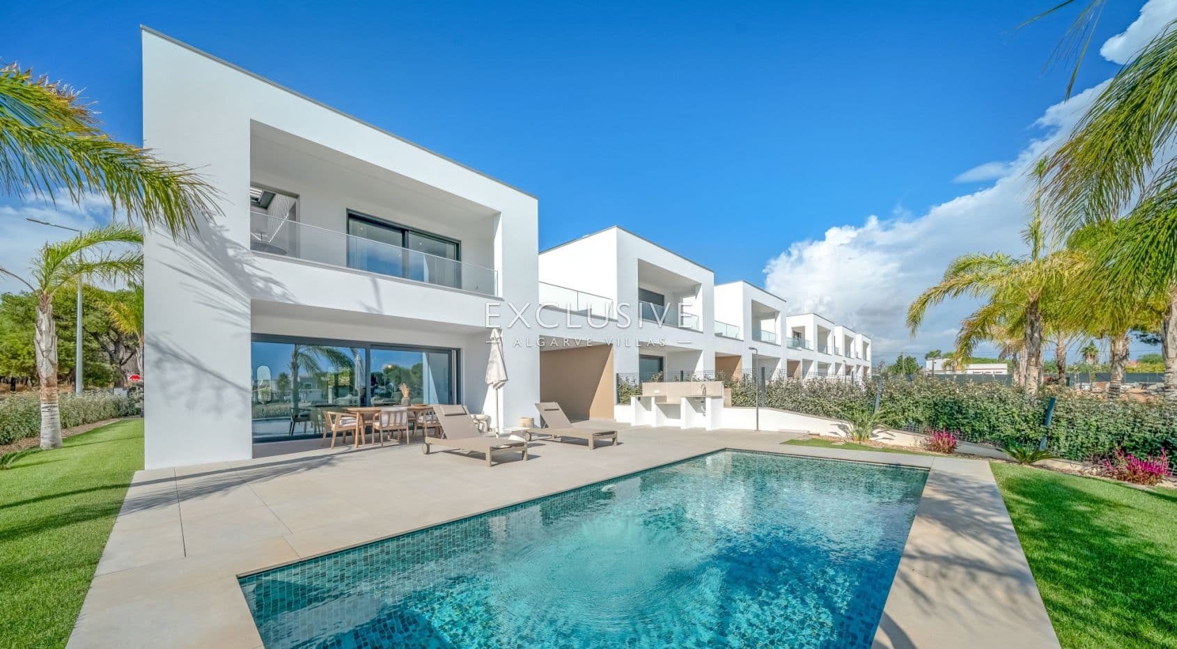 Sie neue, moderne Villen mit 3 Schlafzimmern, die Eleganz und Komfort vereinen, in Quarteira
