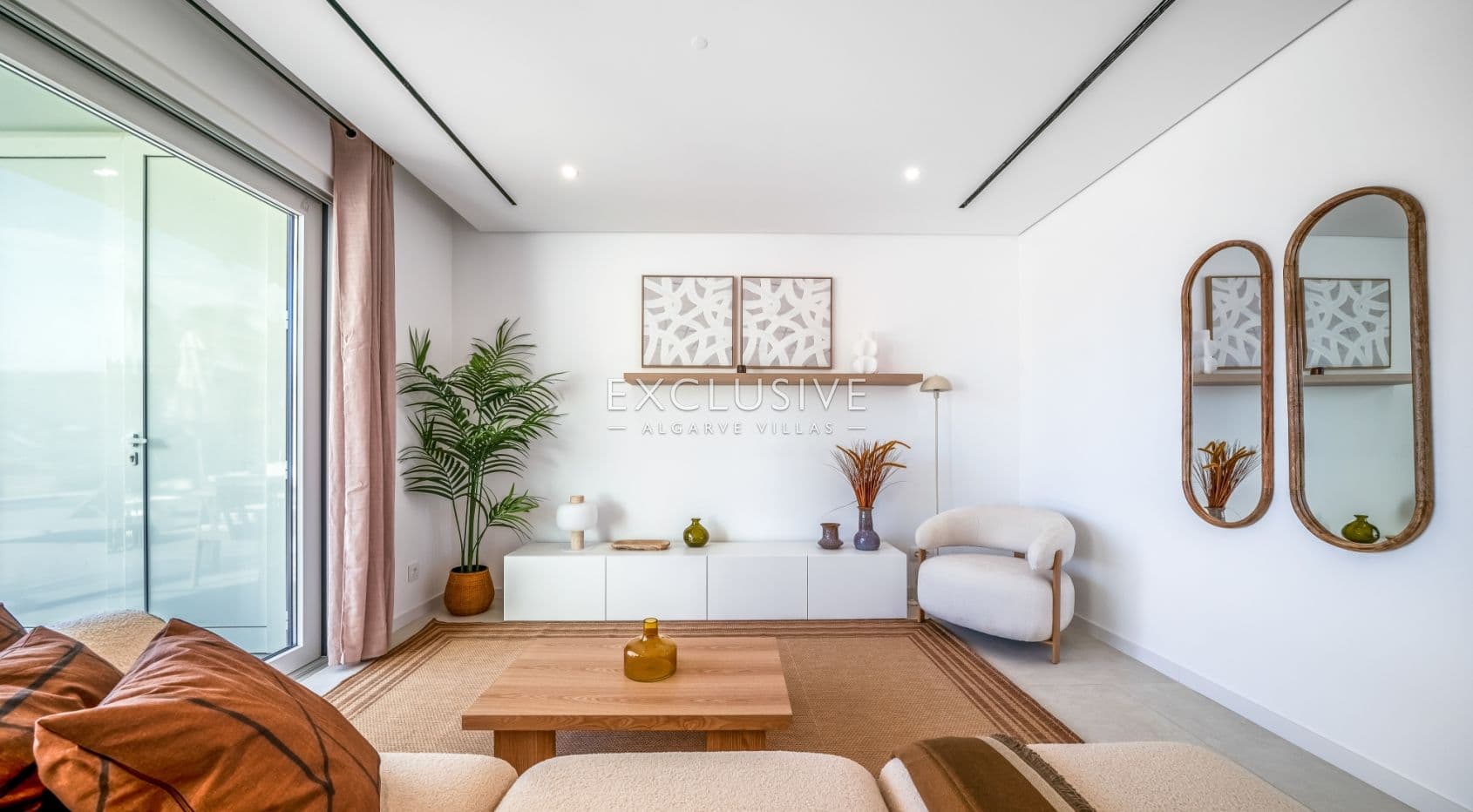 Sie neue, moderne Villen mit 3 Schlafzimmern, die Eleganz und Komfort vereinen, in Quarteira