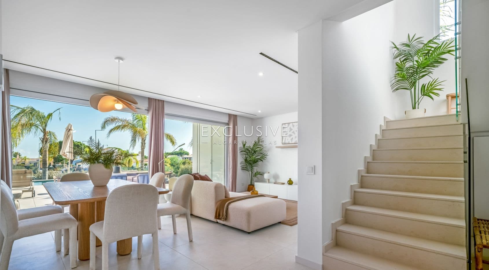 Sie neue, moderne Villen mit 3 Schlafzimmern, die Eleganz und Komfort vereinen, in Quarteira