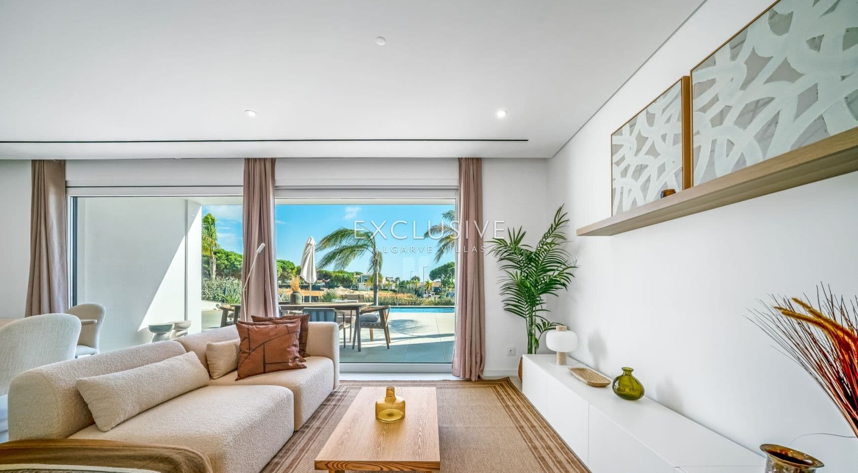 Sie neue, moderne Villen mit 3 Schlafzimmern, die Eleganz und Komfort vereinen, in Quarteira