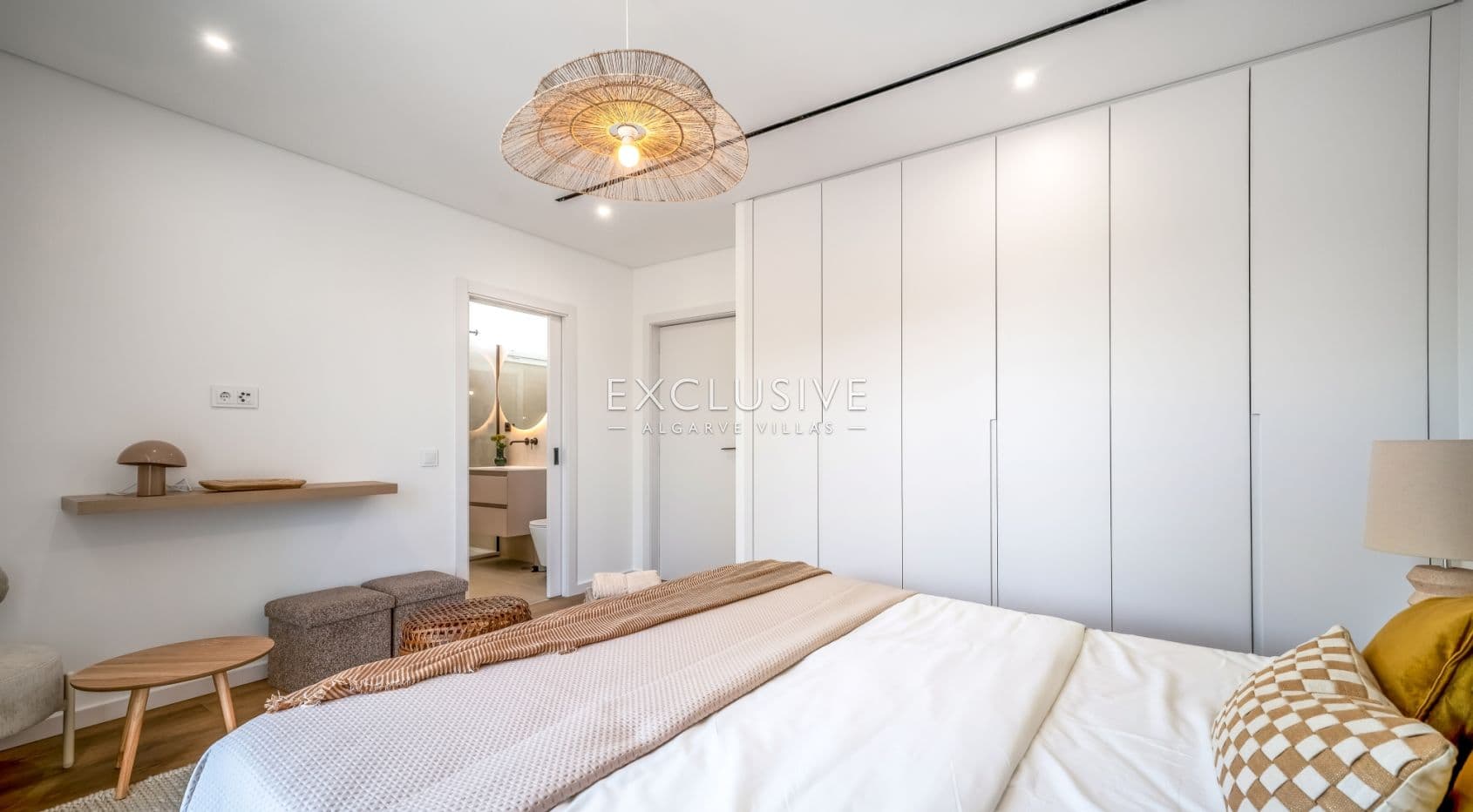 Sie neue, moderne Villen mit 3 Schlafzimmern, die Eleganz und Komfort vereinen, in Quarteira