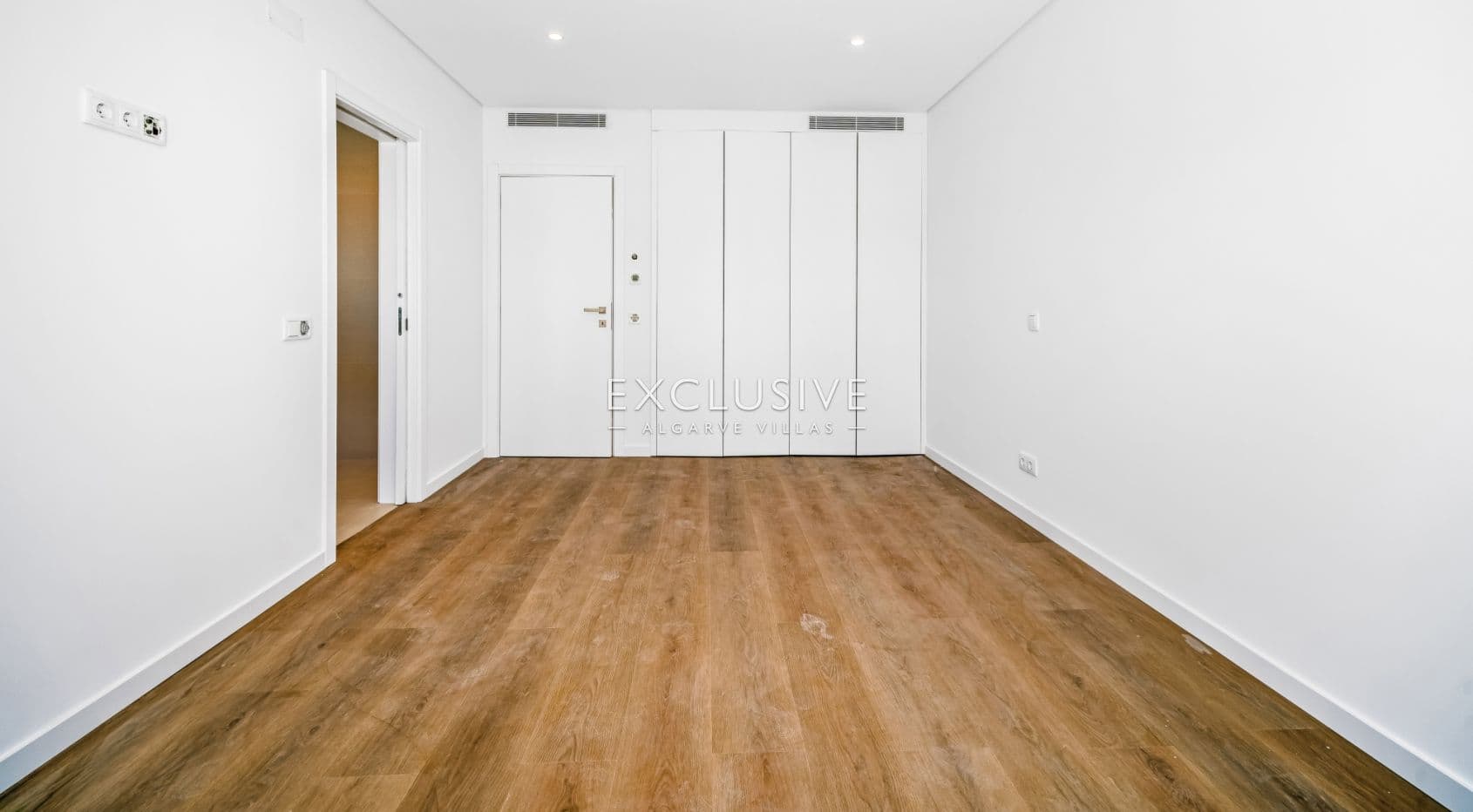 Moradia de luxo V4 - Totalmente renovada em Vilamoura