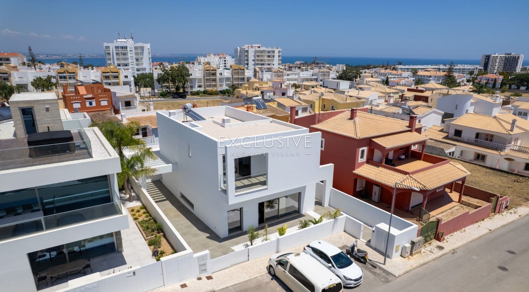 moradia contemporânea, nova, com 4 quartos, em Lagos, a 1,5 km da praia do Porto de Mós