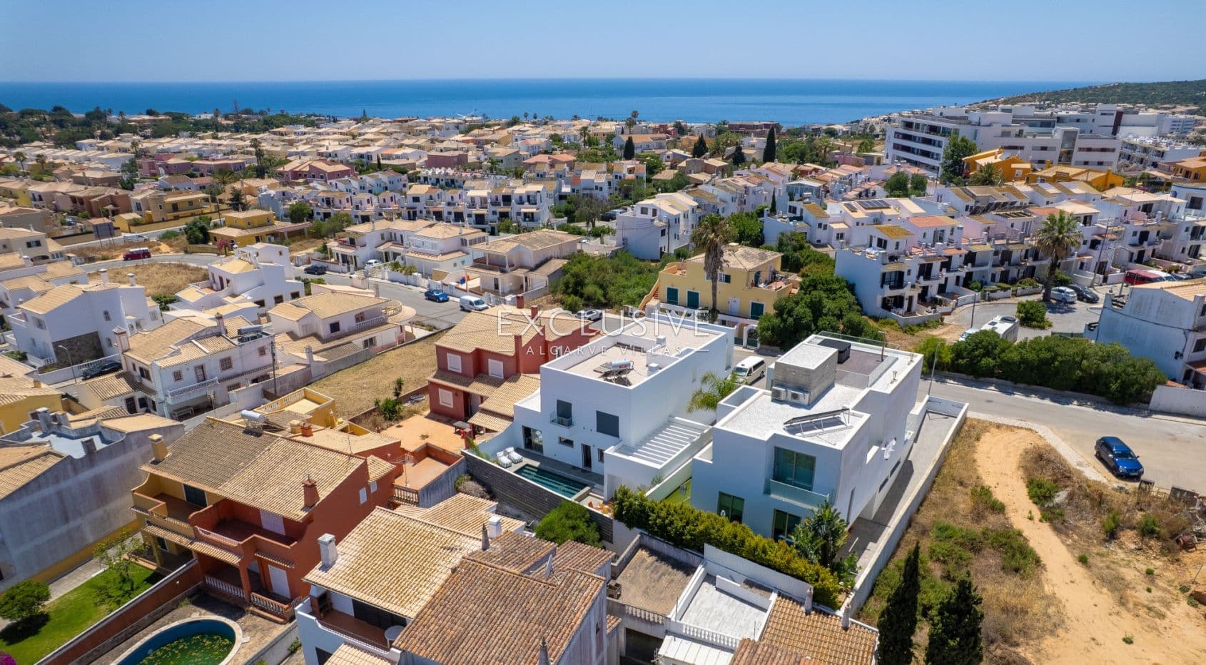 moradia contemporânea, nova, com 4 quartos, em Lagos, a 1,5 km da praia do Porto de Mós