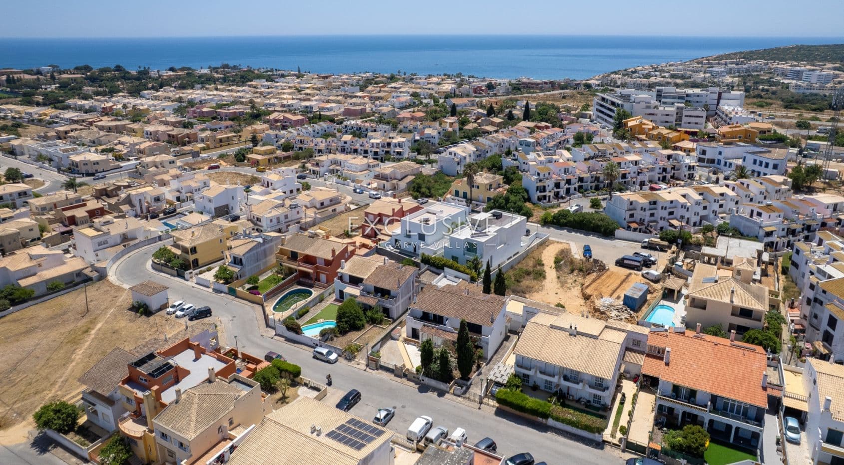 moradia contemporânea, nova, com 4 quartos, em Lagos, a 1,5 km da praia do Porto de Mós