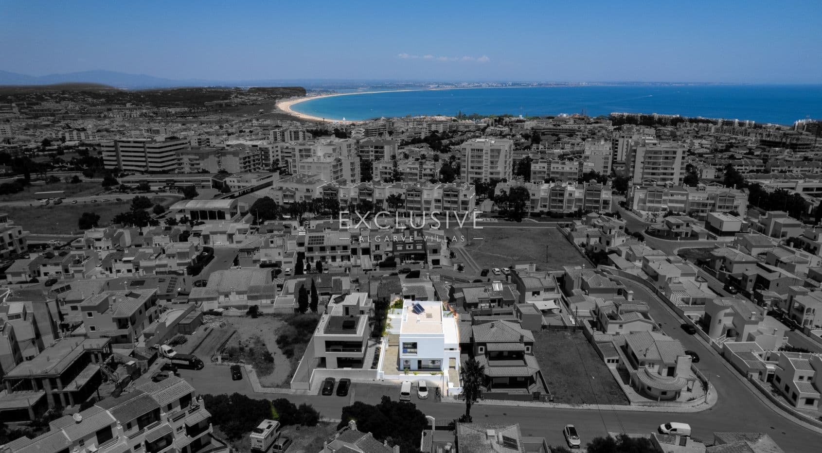 moradia contemporânea, nova, com 4 quartos, em Lagos, a 1,5 km da praia do Porto de Mós