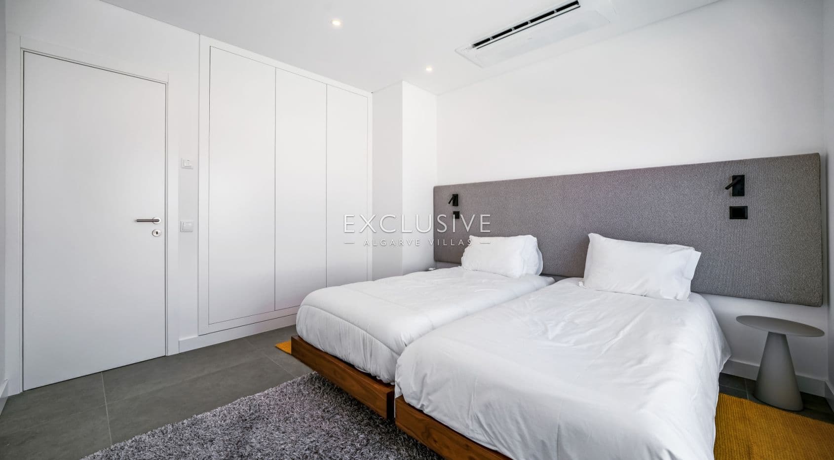 moradia contemporânea, nova, com 4 quartos, em Lagos, a 1,5 km da praia do Porto de Mós