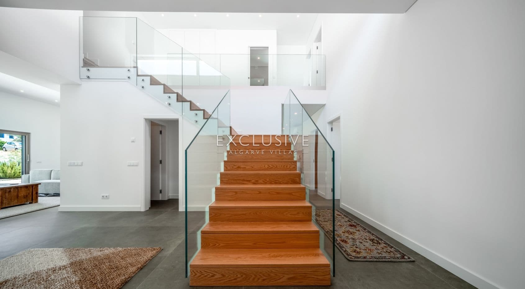 moradia contemporânea, nova, com 4 quartos, em Lagos, a 1,5 km da praia do Porto de Mós
