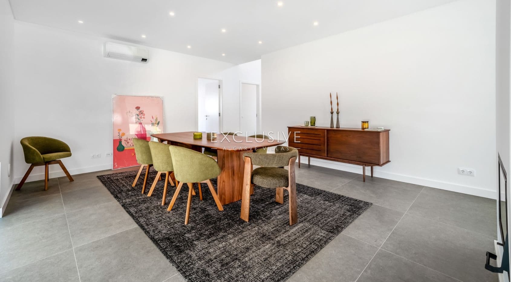 moradia contemporânea, nova, com 4 quartos, em Lagos, a 1,5 km da praia do Porto de Mós
